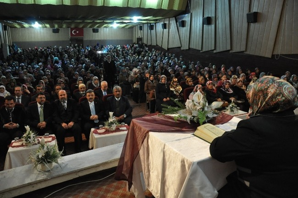 Kozan\'da Hafızlar Taçlandı