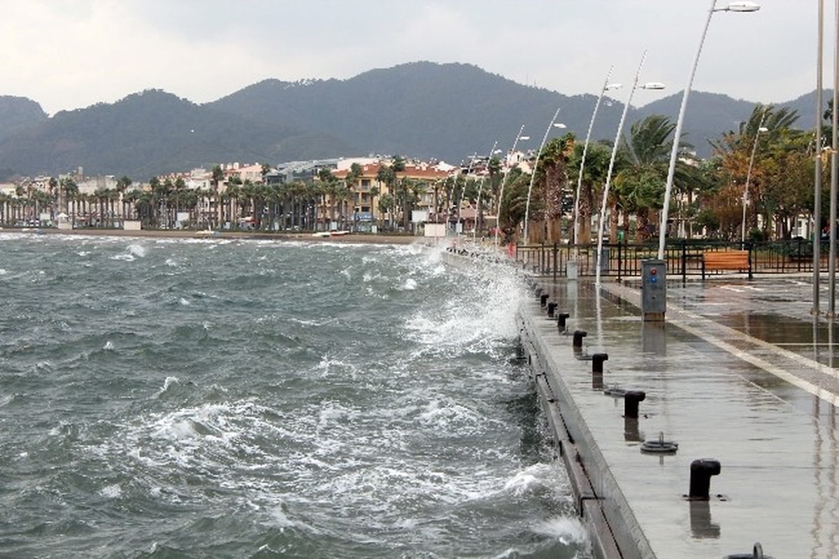 Marmaris\'te Yağış Hayatı Olumsuz Etkiledi