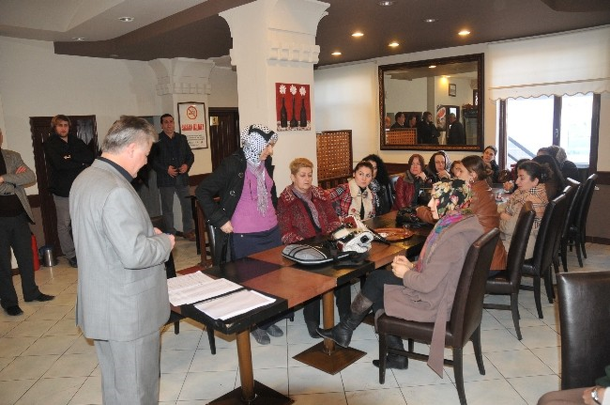 MHP\'de Seçim Sandıkları Bayan Sandık Görevlilerine Emanet