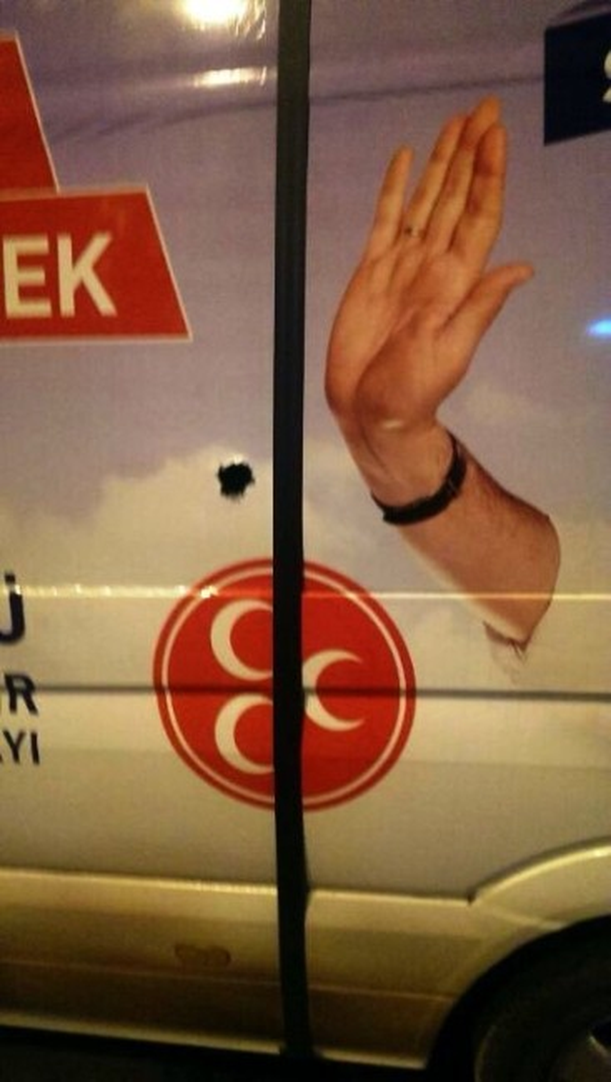 MHP\'nin Adayı Sözlü\'nün Seçim Aracına Silahlı Saldırı