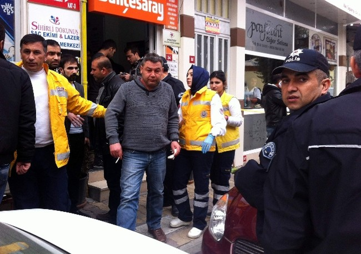 Müşteri, Restoran Sahibine Silahla Saldırdı