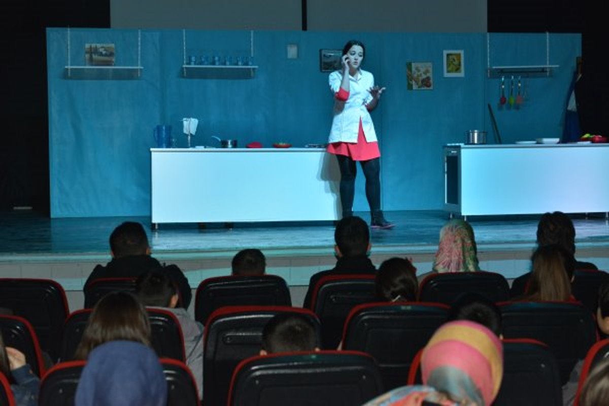 Öğrencilere Yönelik The Kitchen Adlı İngilizce Tiyatro Oyunu