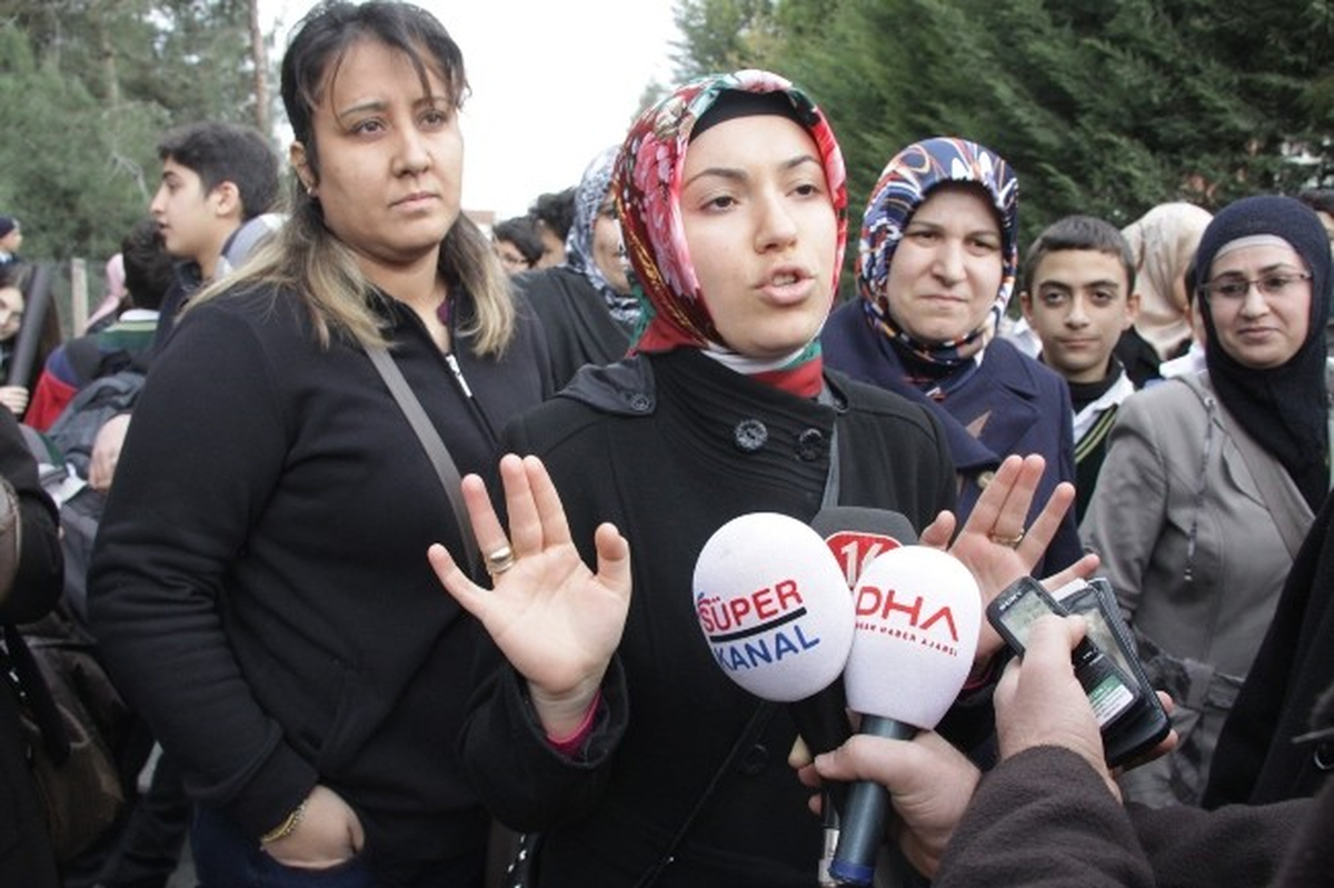 Öğrencilerin Başka Okula Taşınmasına Velilerden Tepki