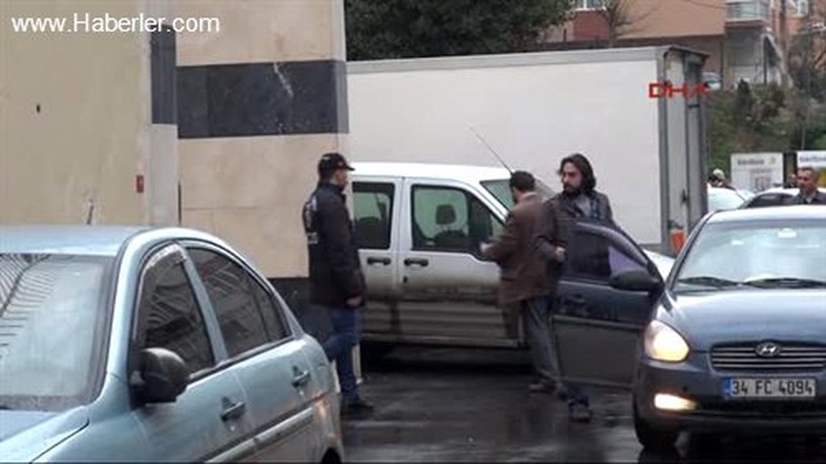 Silahlar ve Polis Yeleklerı Gasp Çetesinin Çıktı