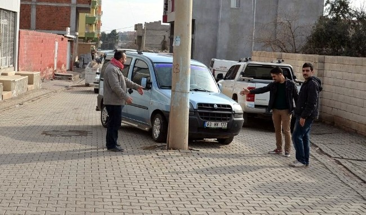 Özel Haber) Yol Ortasında Elektrik Direği Şaşırtıyor