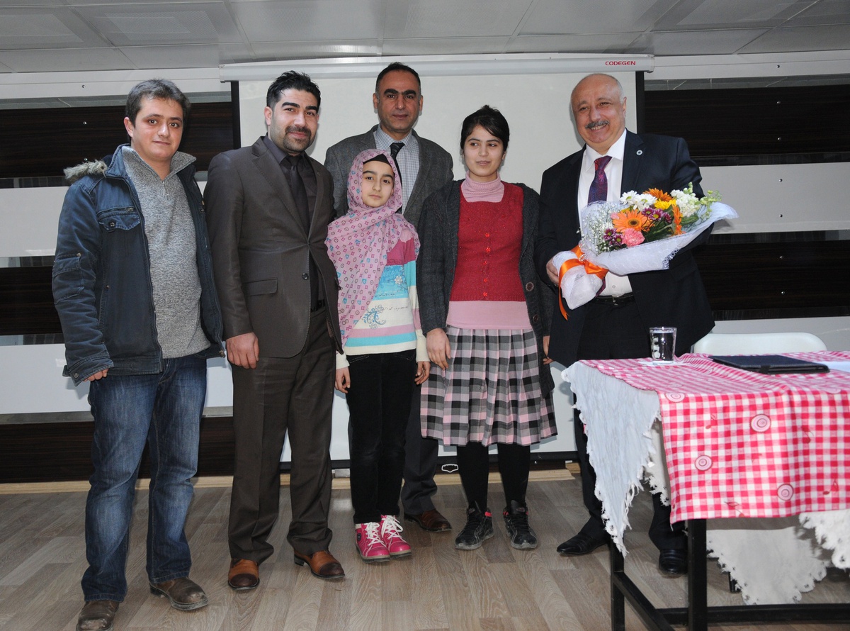 Prof. Durmuş Ortaokul Öğrencileri İle Bir Araya Geldi