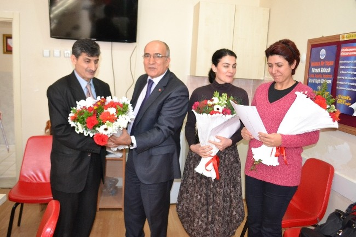 Proje Ödüllü Öğretmenlere Başarı Belgesi Verildi