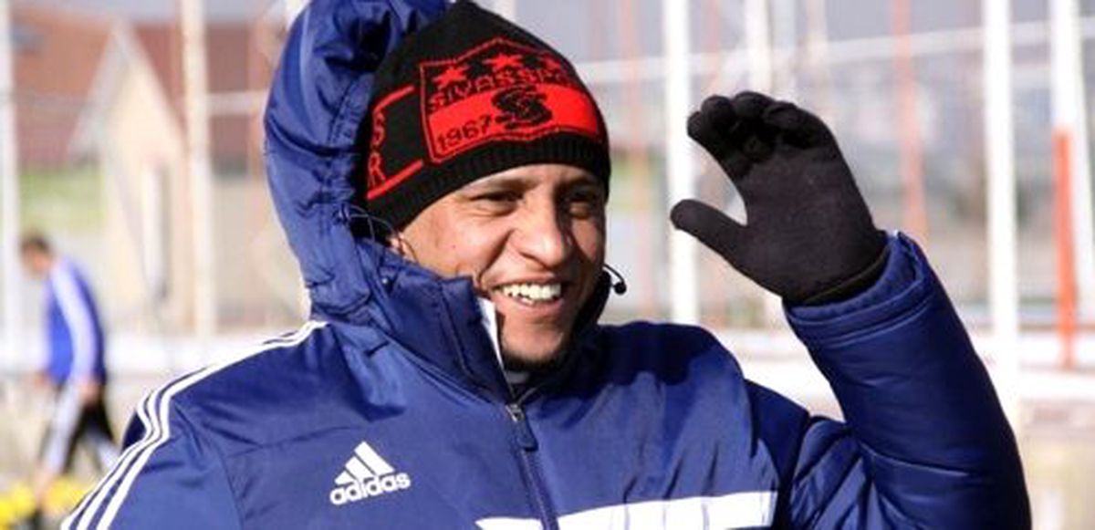 Roberto Carlos'tan Alex Telles'e Övgü