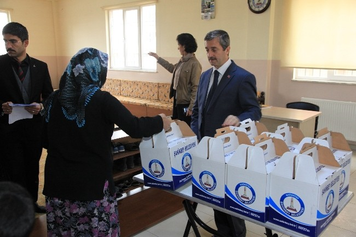 Şahinbey Belediyesi 17 Bin 259 Aileye Et Yardımı Yaptı