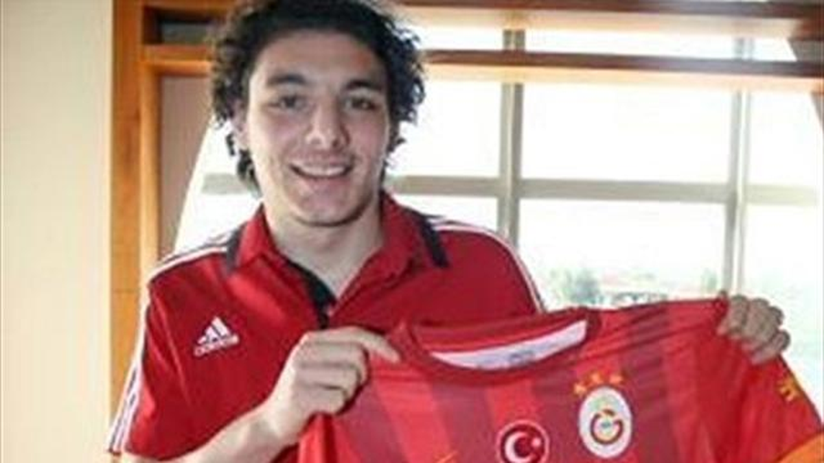 Salih Dursun Kamptan Ayrıldı / Galatasaray\'a İmza Atmaya Geliyor