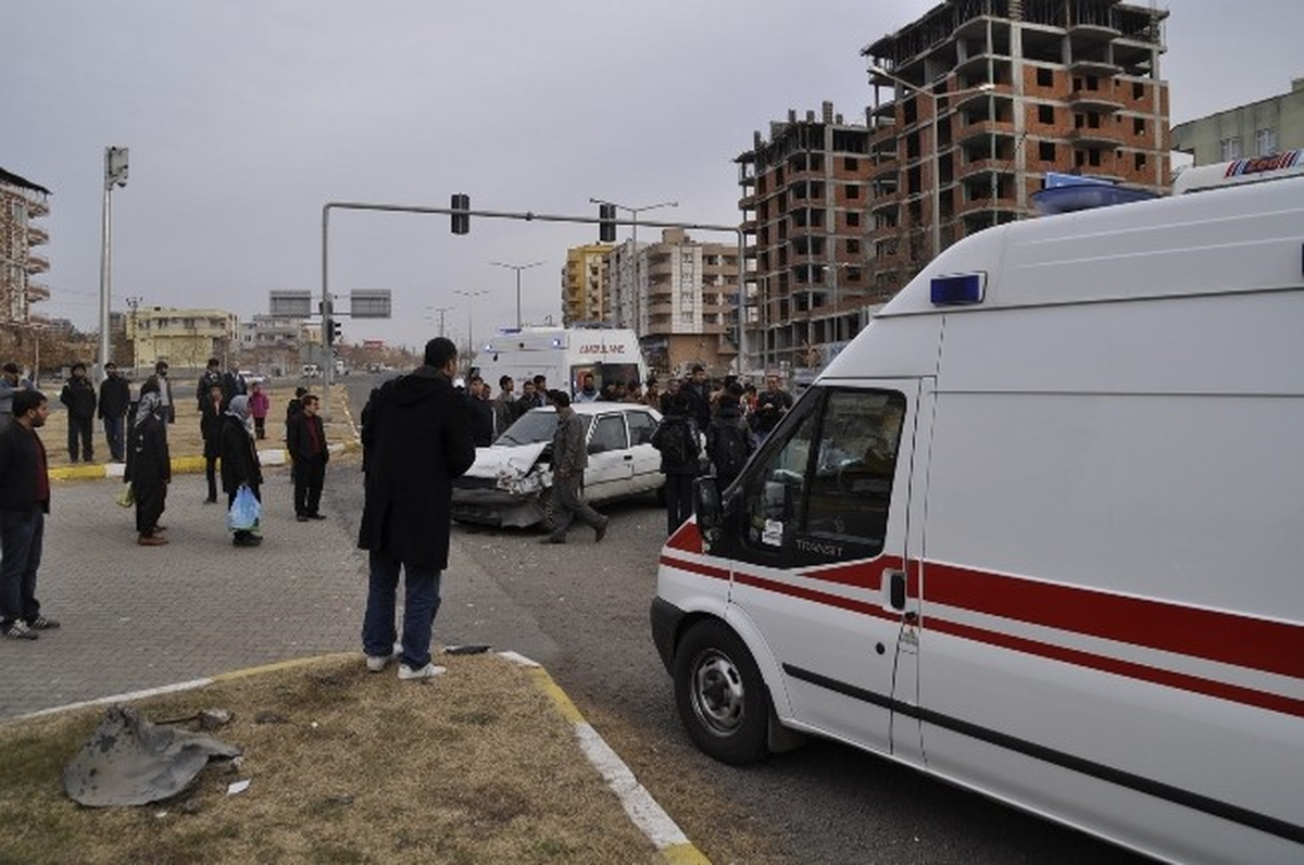 Siverek\'te Trafik Kazası: 3 Yaralı