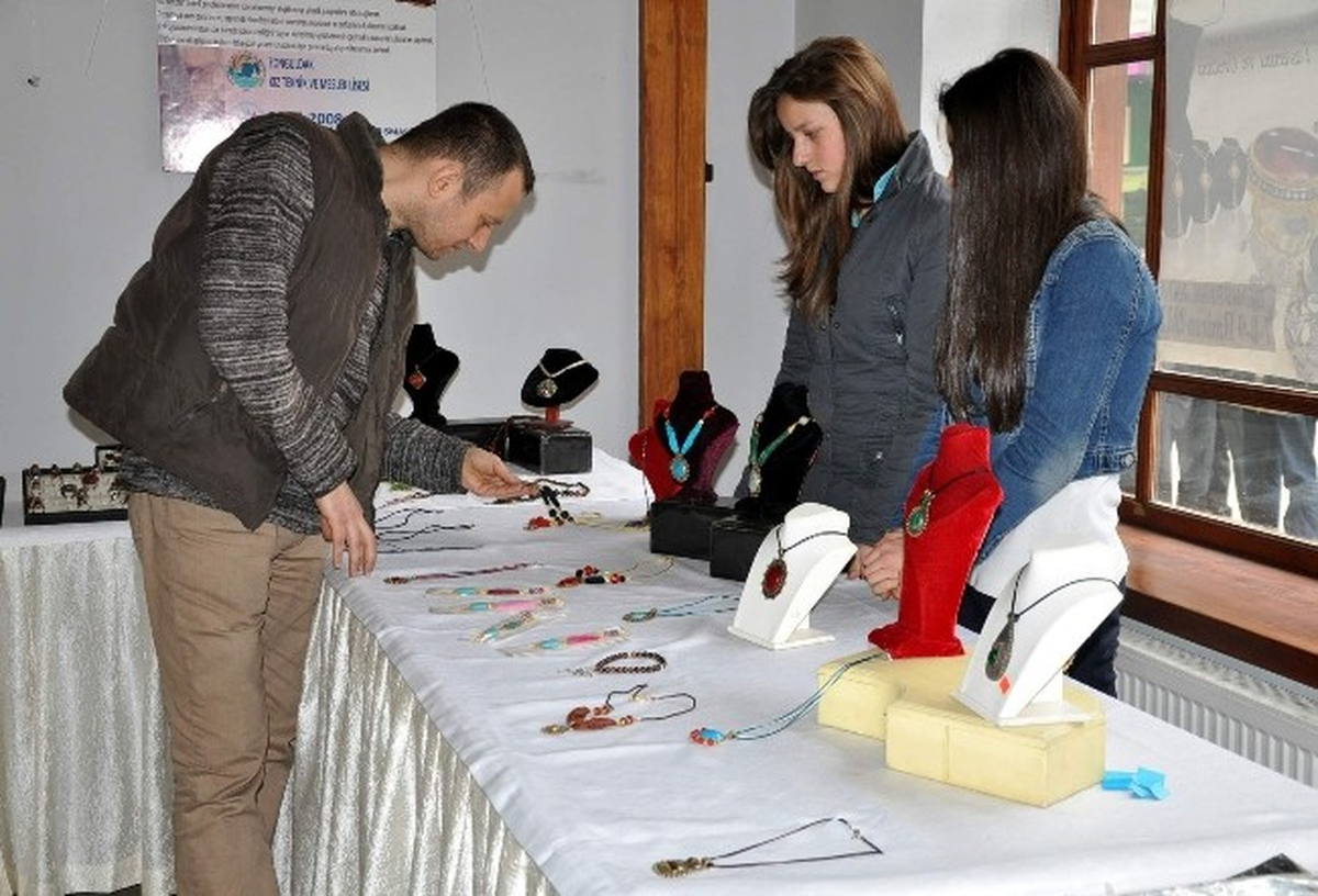 Takı Tasarım Üretimi Sergisi Açıldı