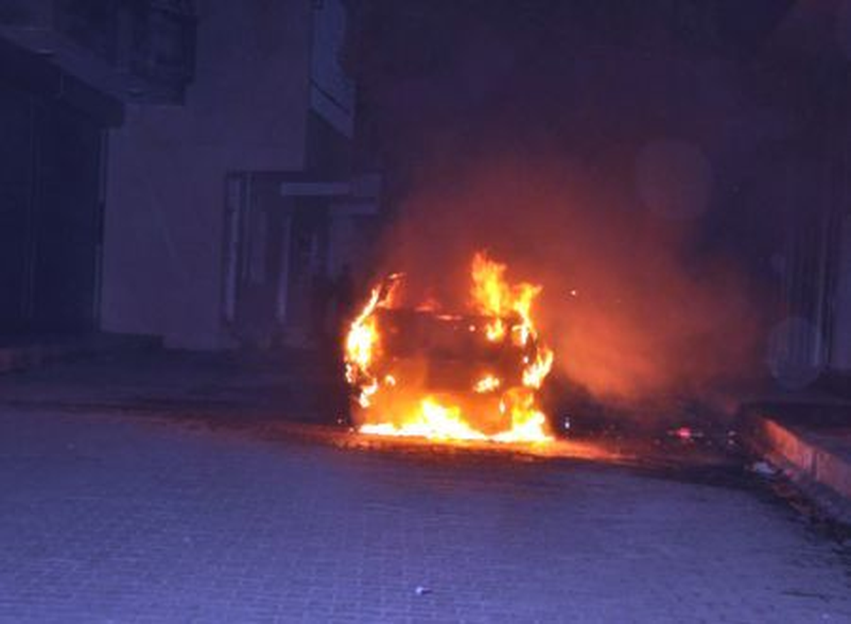 Tarsus\'ta Seyir Halindeki Otomobil Yandı