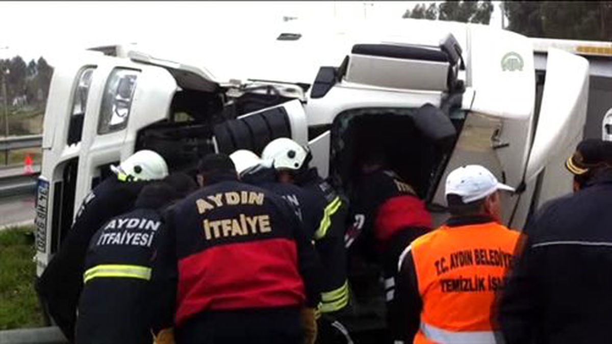 TIR devrildi: 1 yaralı -