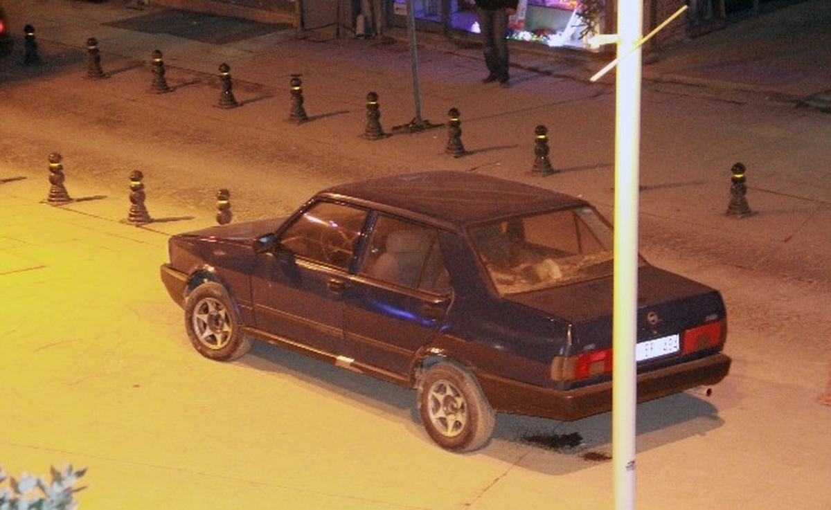 Trafiğe Kapalı Yola Giren Alkollü Sürücü, Demir Dubaları Kırdı
