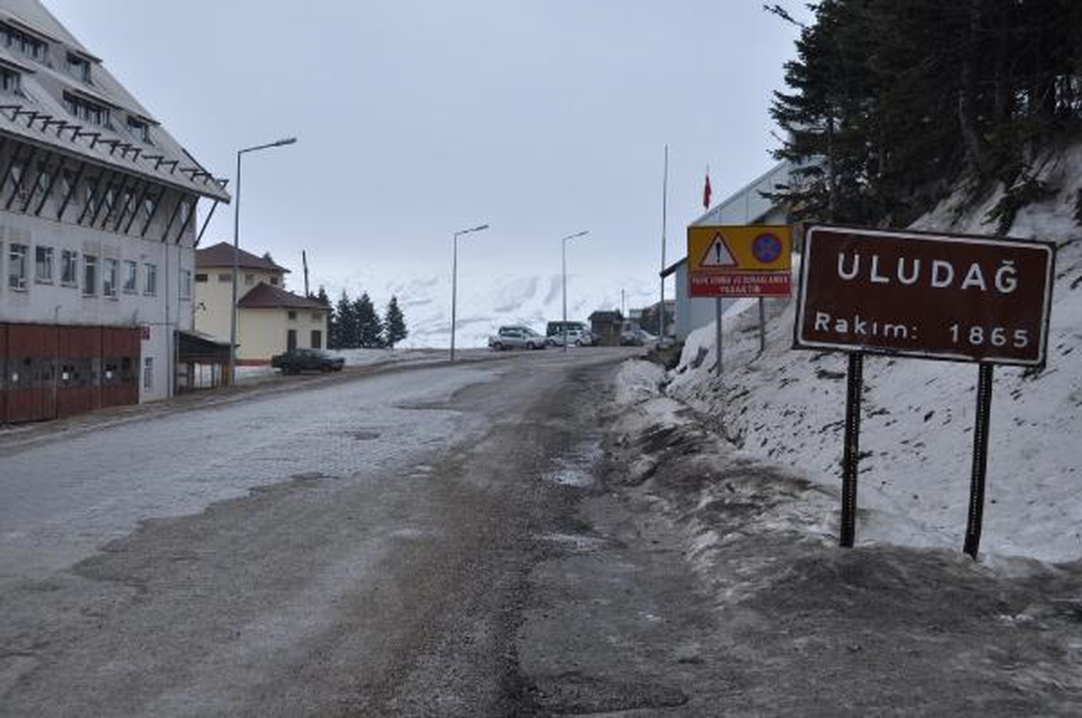 Uludağ\'da Sevindiren Kar