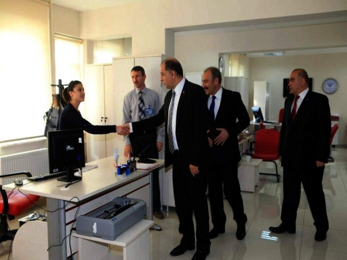 Vali Çomaktekin SGK\'da Brifing Aldı