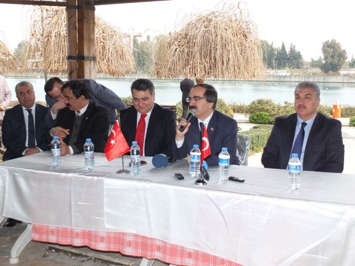 Adana Valisi Coş Muhtarlarla Buluştu