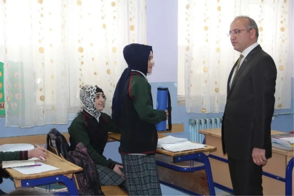 Vali Yurdakul Öğrenci ve Öğretmenleri Ziyaret Etti