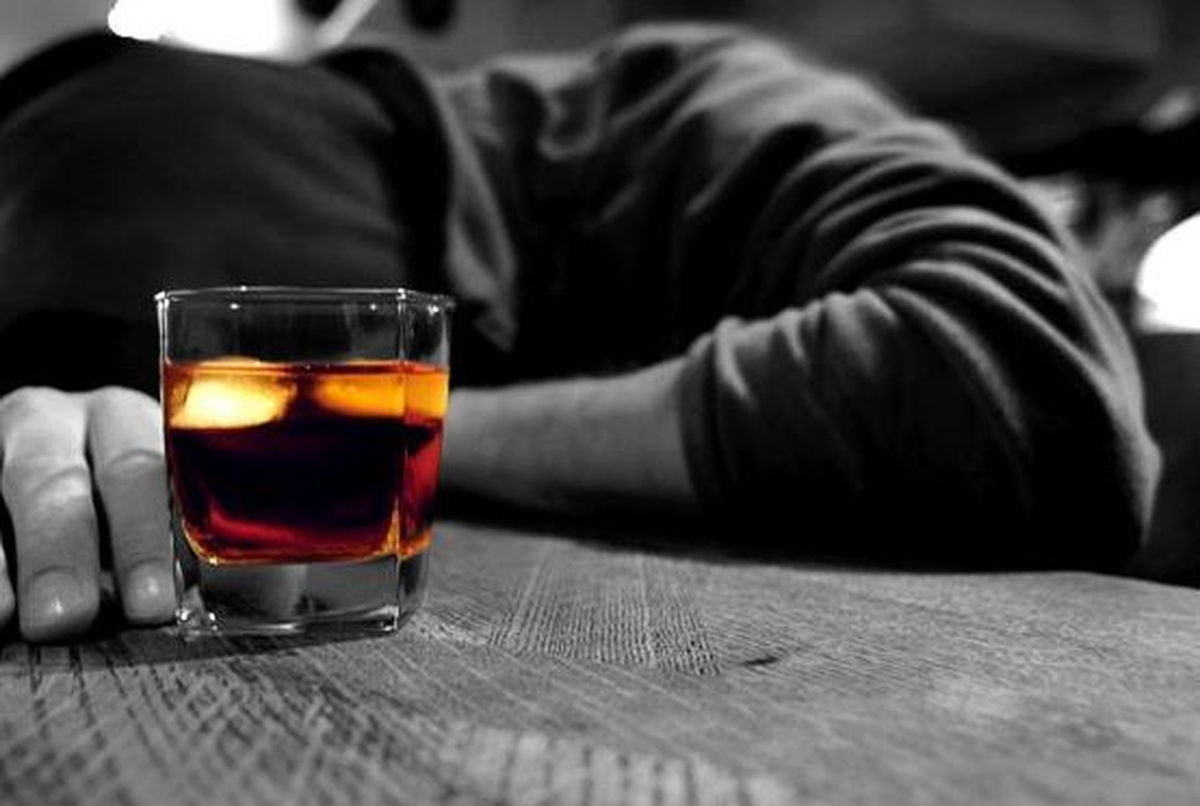 Yıllarca Çok İçki İçen Erkekler Daha Hızlı Zihinsel Çöküş Yaşıyor