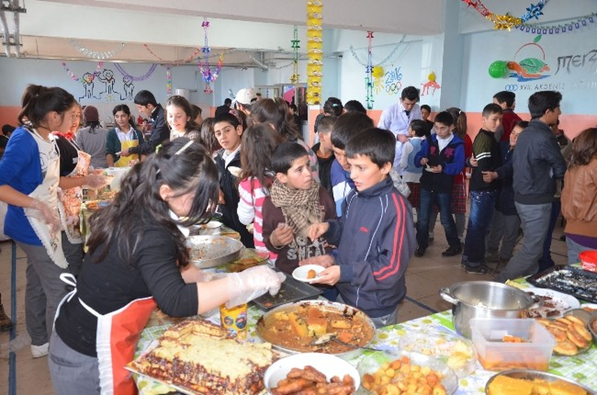 Yüksekova\'da Yetim Çocuklar Yararına Kermes