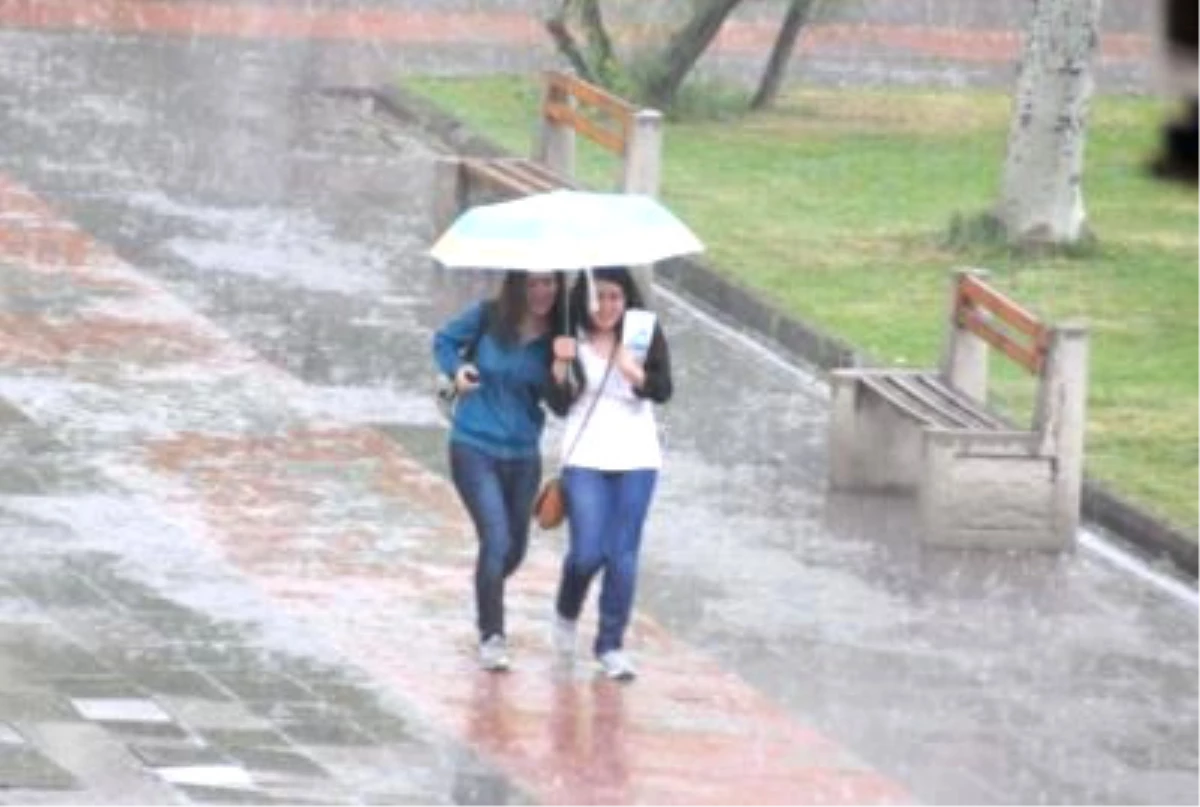 İstanbul\'da Bugün Şemsiyesiz Çıkmayın