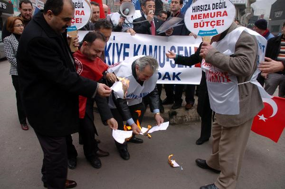 Zonguldak\'ta Memurlar Bordro Yaktı