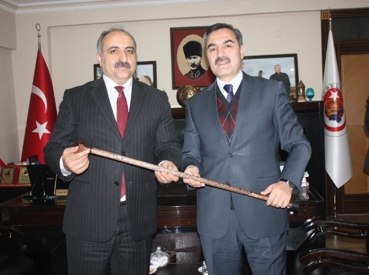 Ağrı Belediye Başkanı\'ndan Ahlat Belediyesi\'ne Ziyaret