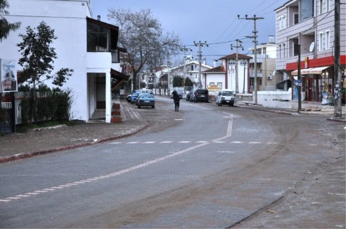 Akçay\'da Turgut Reis Caddesi Yeniden Düzenlendi