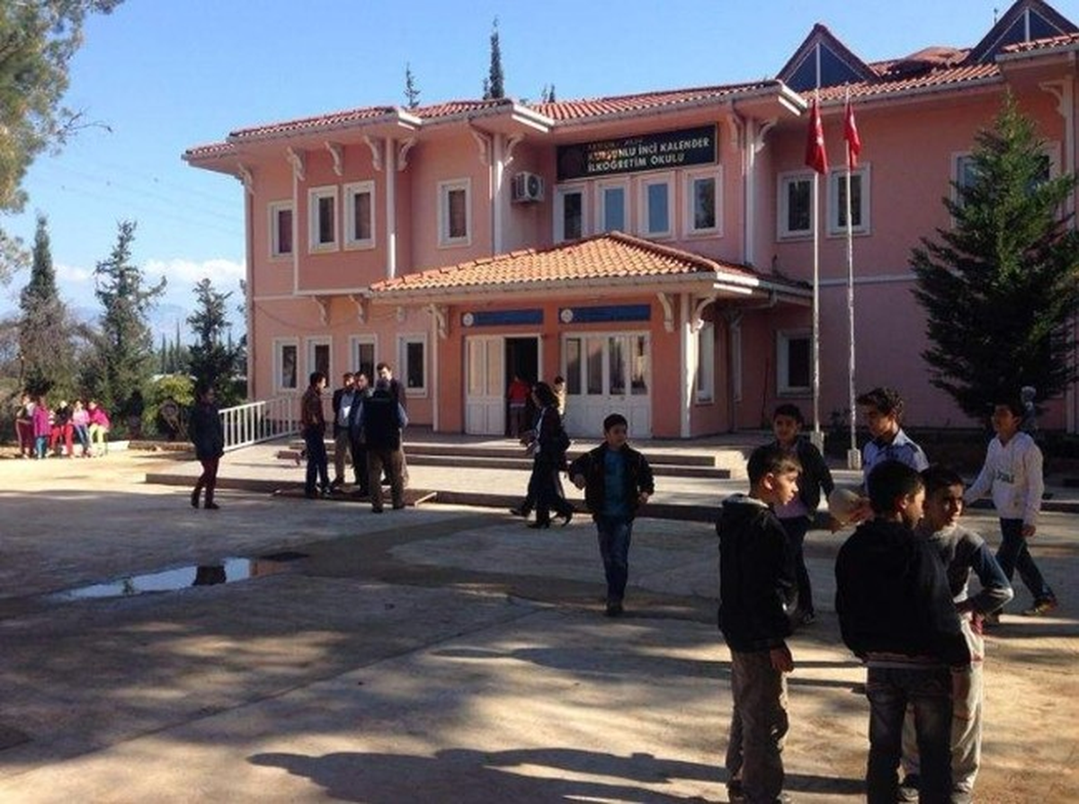 Antalya\'da 25 Öğrenci Zehirlendi