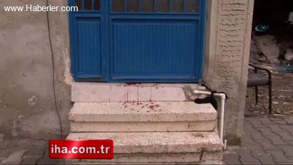 Arnavutköy\'de Cinnet Geçiren Kadın Eşini Keserle Öldürdü