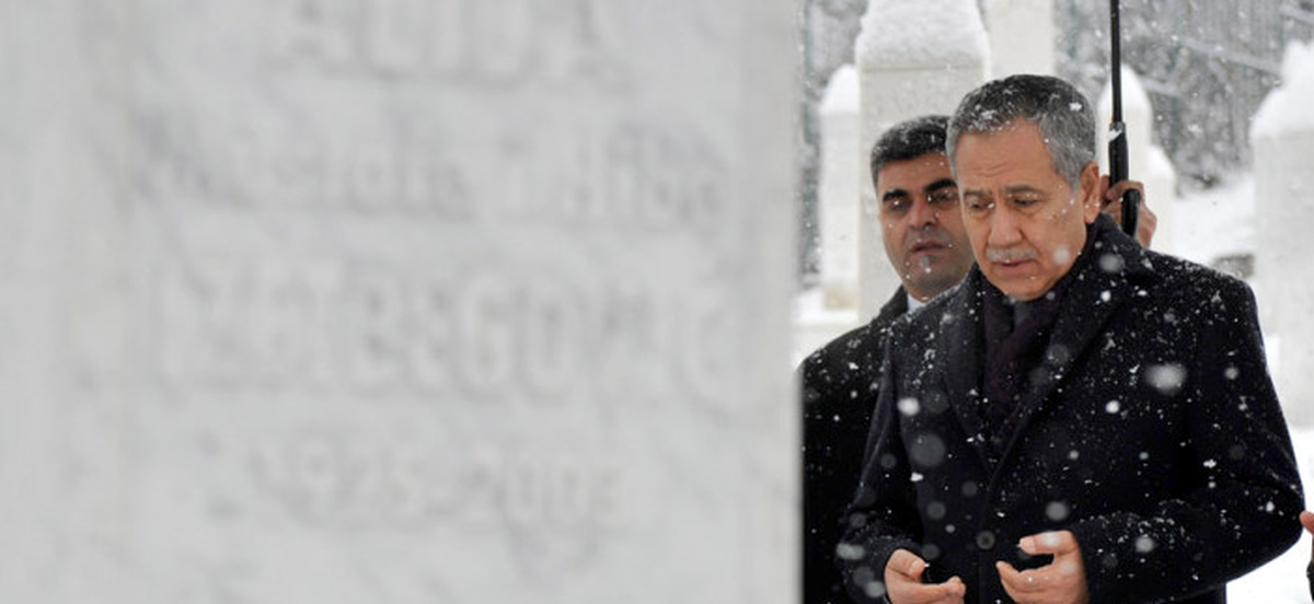 Emrullah İşler, İzzetbegoviç\'in Mezarını Ziyaret Etti