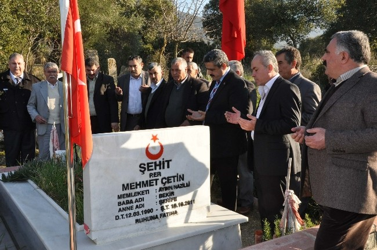 Başkan Alıcık, Şehit Mehmet Çetin\'in Mezarını Ziyaret Etti