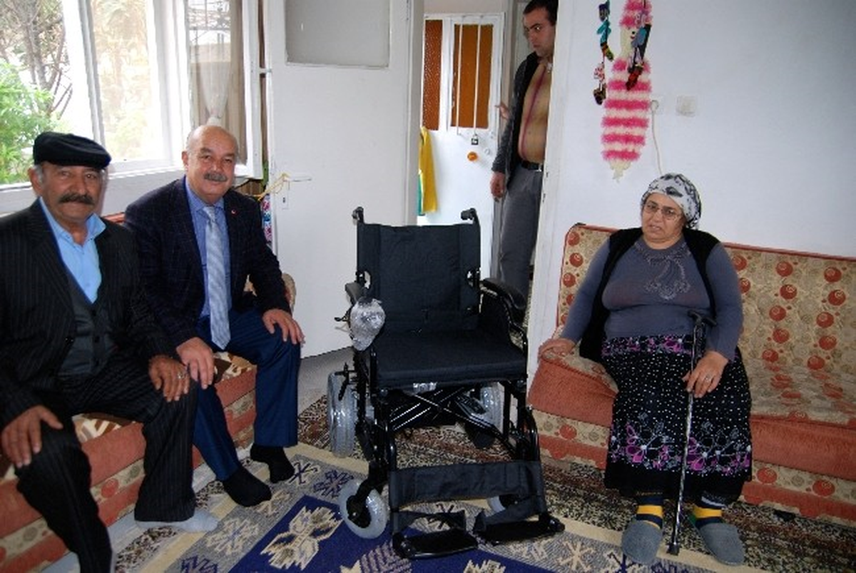 Başkan Kamacı\'dan Felçli Vatandaşa Akülü Sandalye