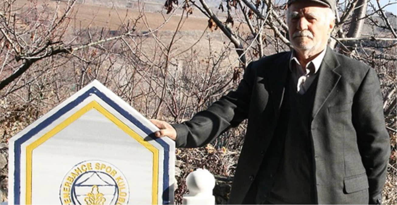 Beşiktaşlı Baba, Oğullarının Mezarını Fenerbahçe Amblemiyle Süsledi