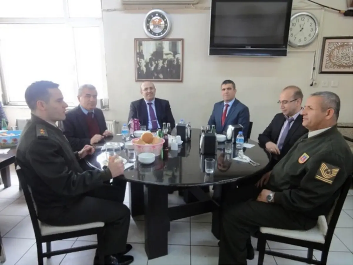 Bolvadin Vergi Dairesi Müdürü Müsevitoğlu'na Veda Yemeği