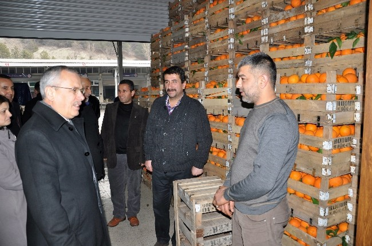 Ceylan Hal Esnafını Ziyaret Etti