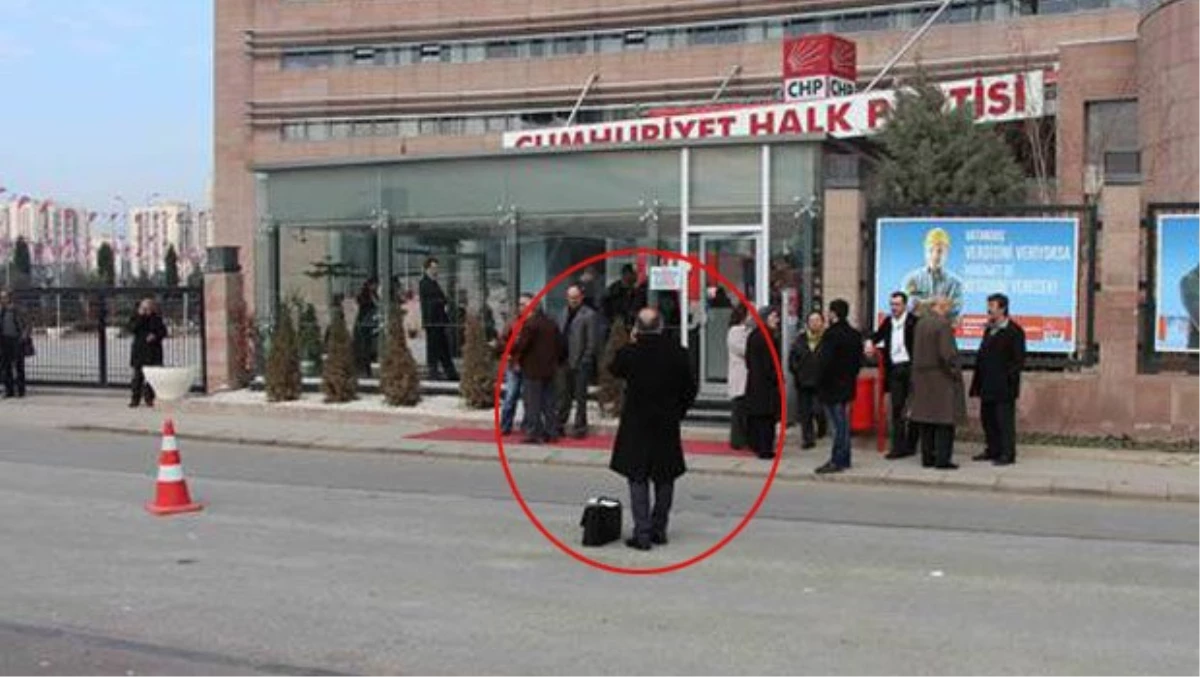 CHP Genel Merkezi Önünde Duran Aday Eylemi