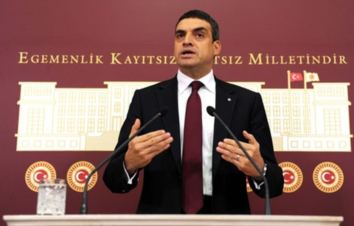 CHP\'li Oran: Komşu İlçede Gömülmek İsterseniz Büyükşehir Belediyesi\'ne 15 Bin TL Ödemeniz Gerekiyor