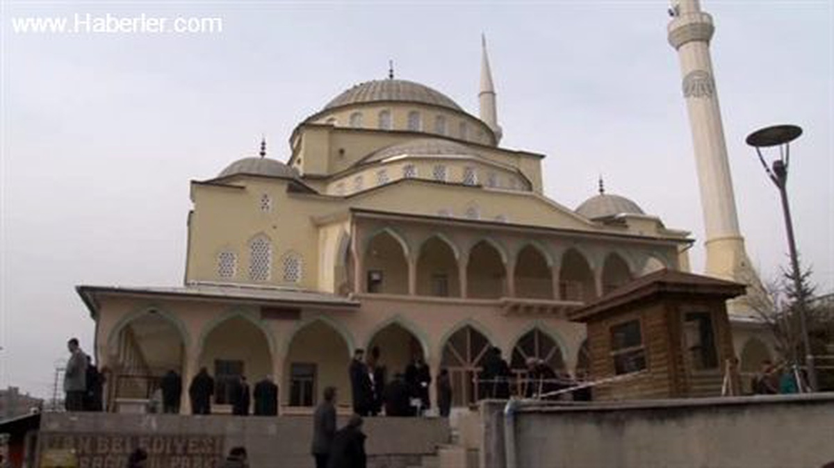Cuma hutbesinde "erken yaşta ve zorla evlilikler" anlatıldı -