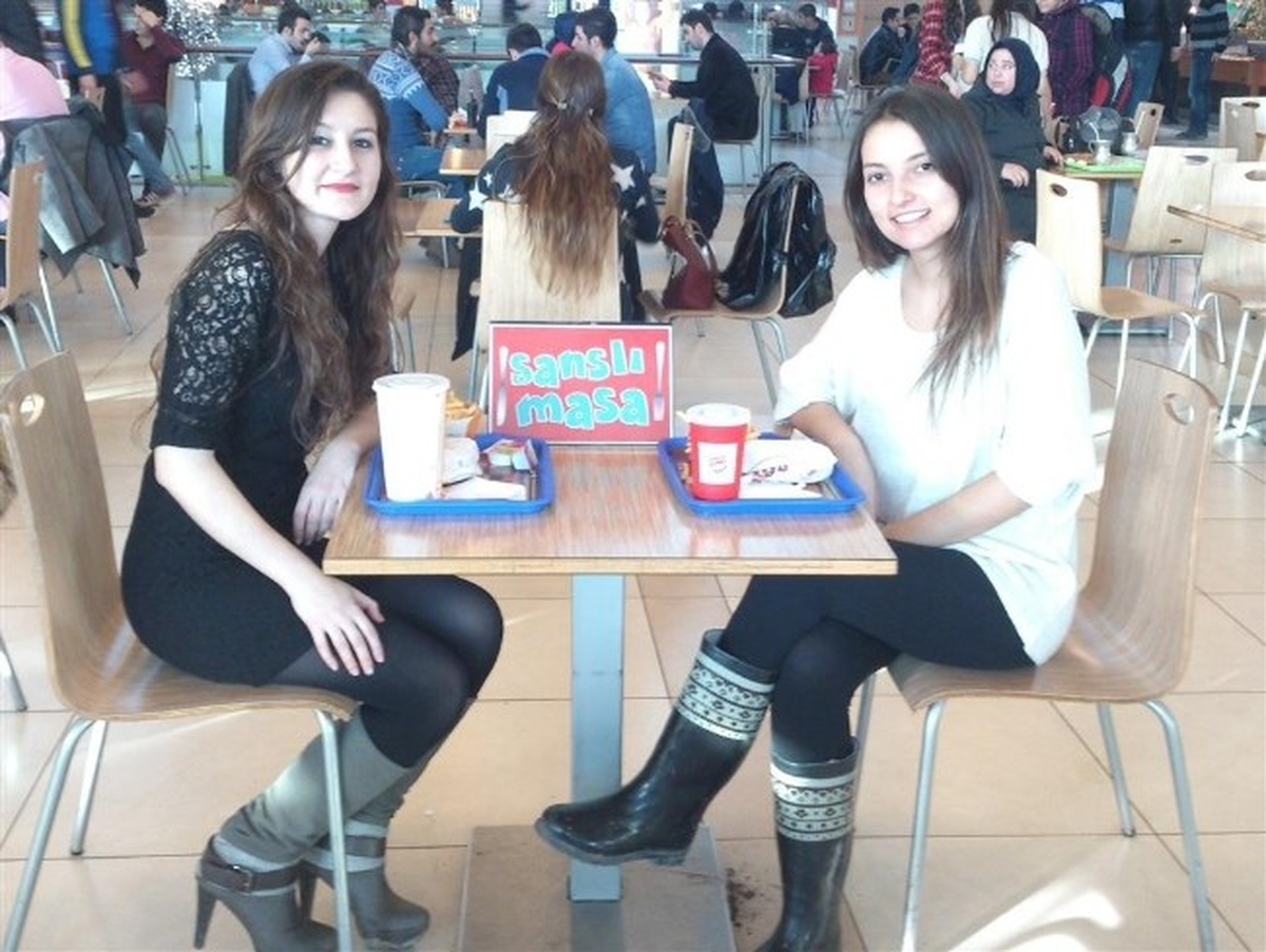 Demirpark Avm\' de Şanslı Masa Etkinliği Devam Ediyor