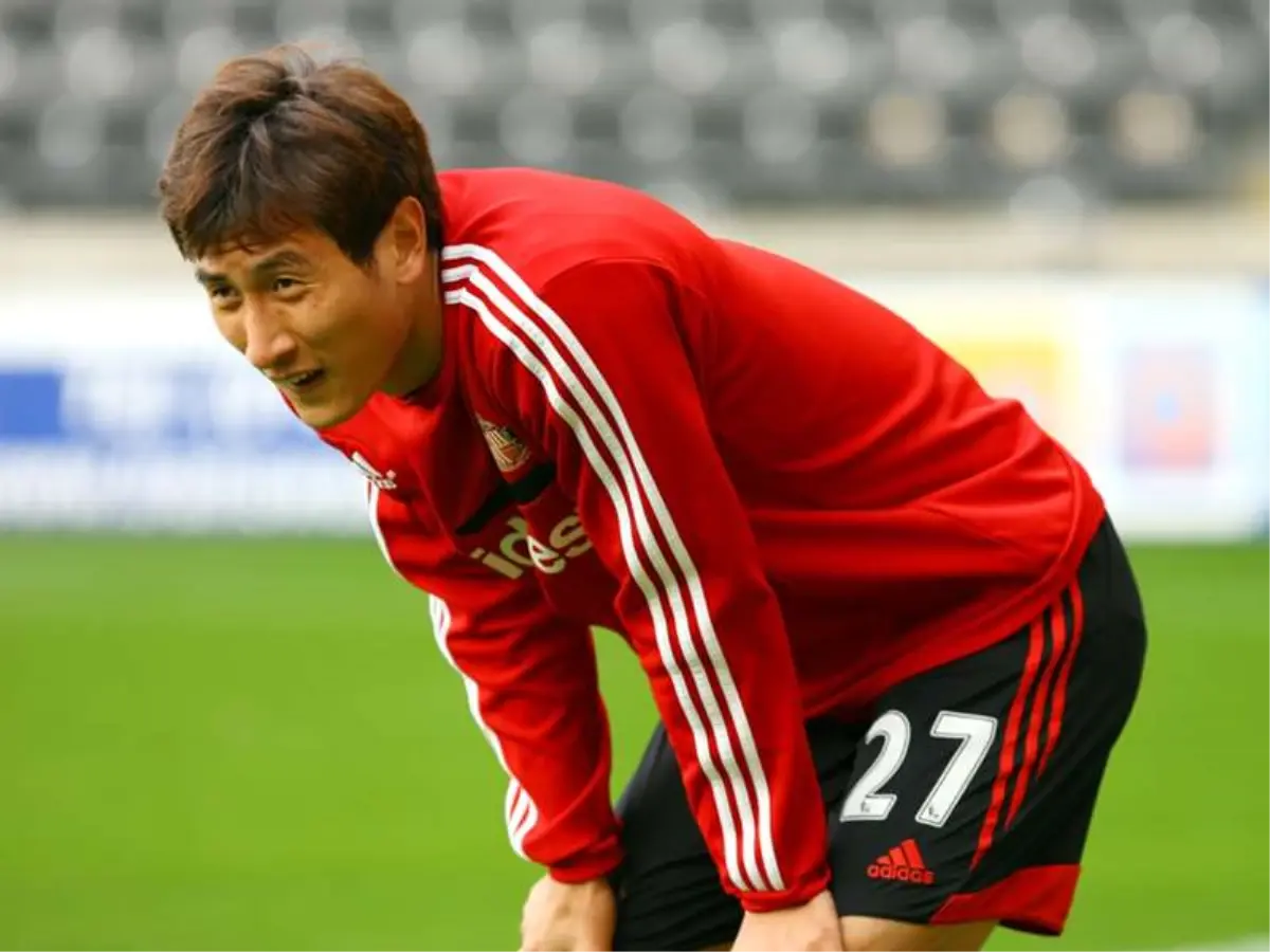 Dortmund Dong-Won Ji\'ye İmzayı Attırdı