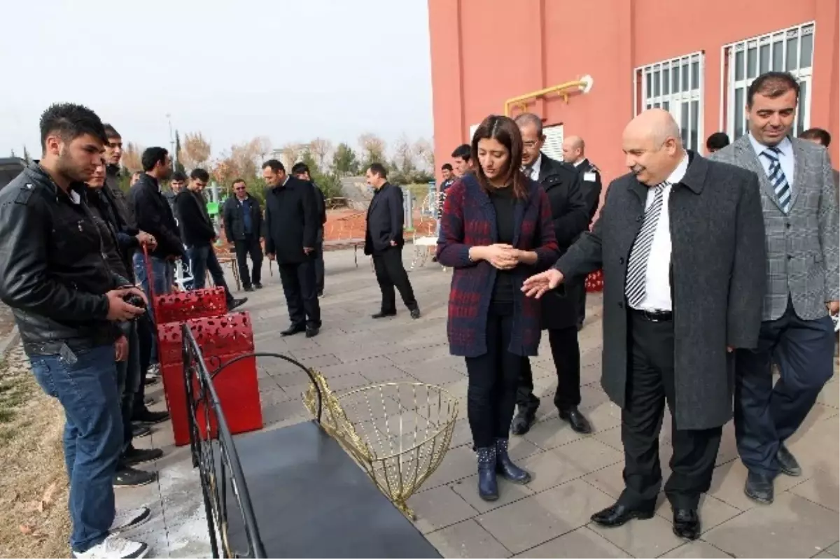 El Emeklerini Sergilediler