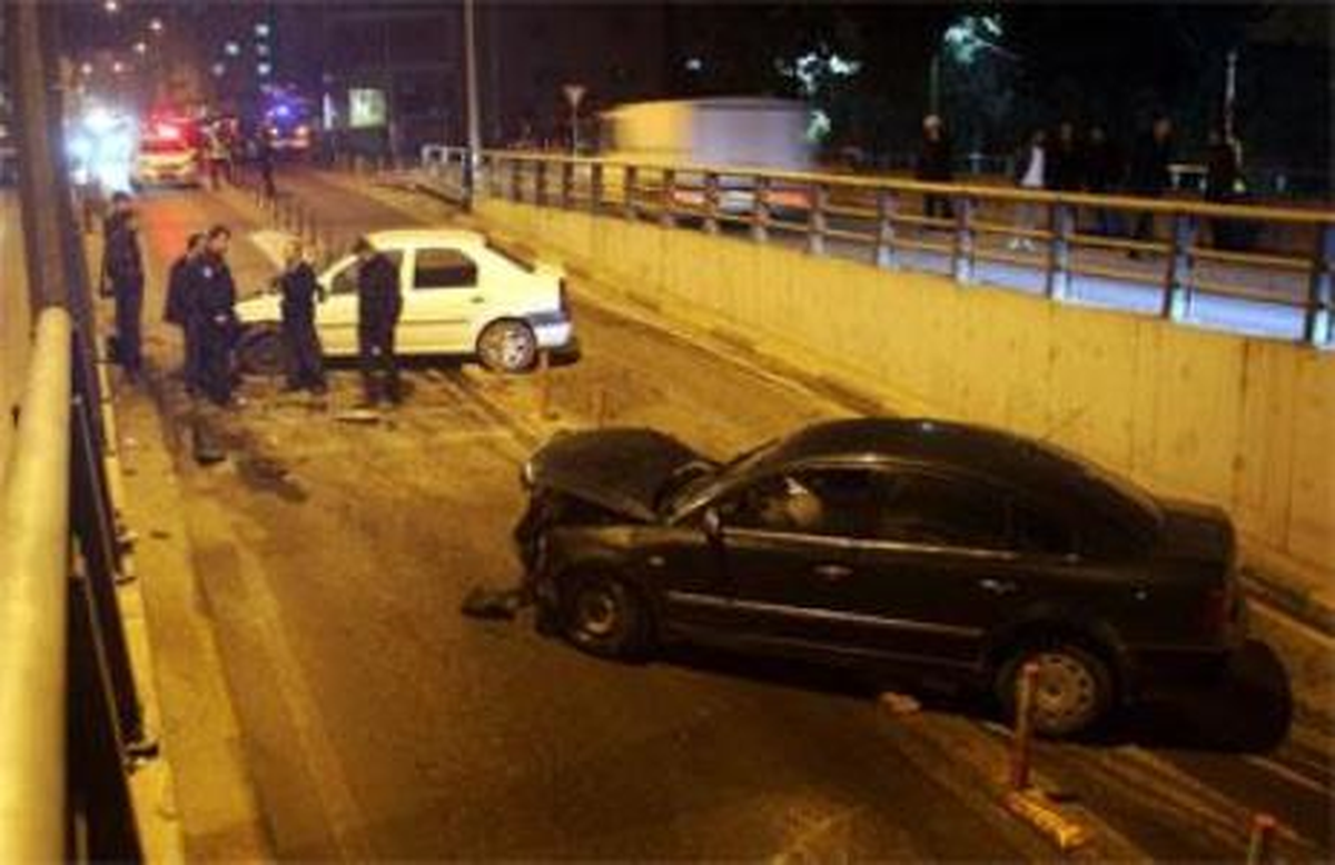 Gaziantep\'te İki Otomobil Çarpıştı: 1 Yaralı