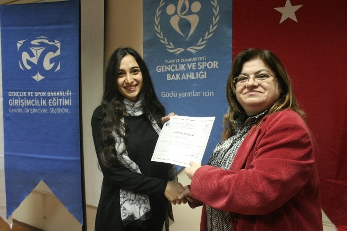 Girişimcilik Kursunu Bitirenlere Sertifikaları Verildi