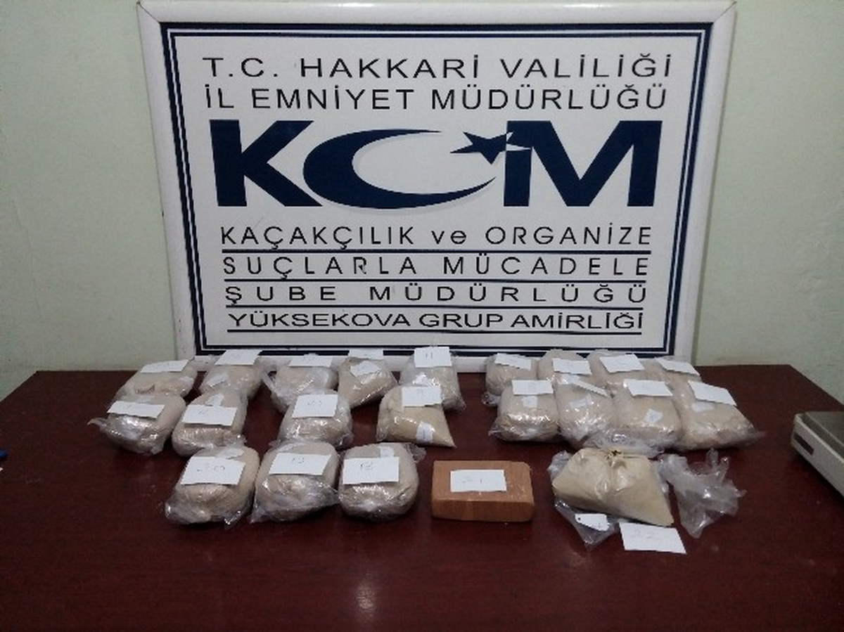 Hakkari\'de Uyuşturucu ve Sigara Operasyonu