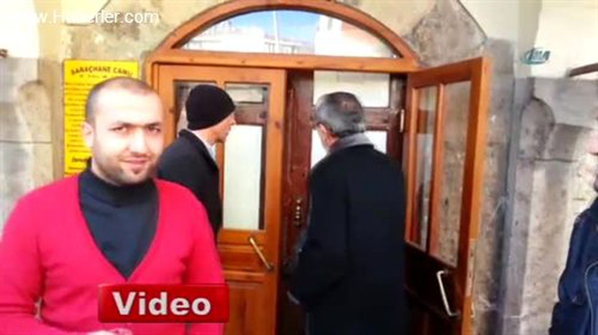 Cemaat Hırsızı Camiye Kilitledi
