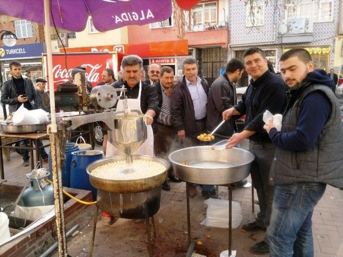 Hisarcıklı Esnaftan Lokma Tatlısı Hayrı