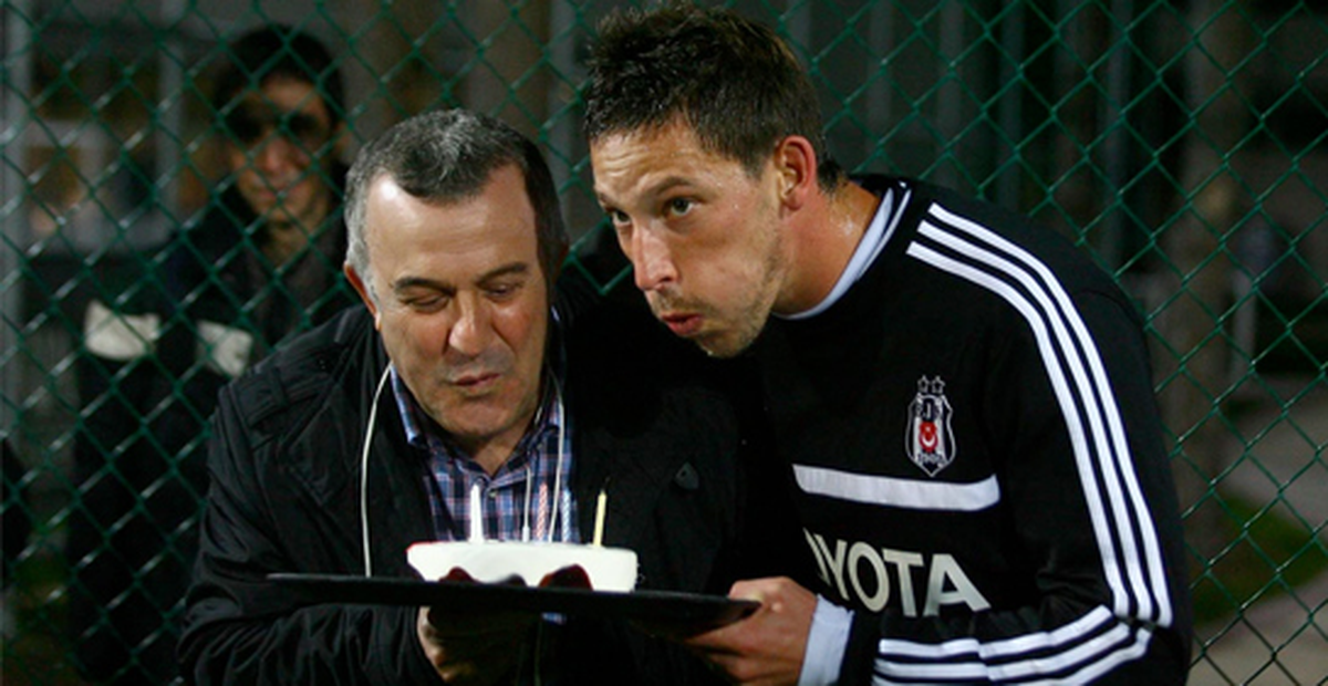 Holosko, 30 Yaşına Girdi