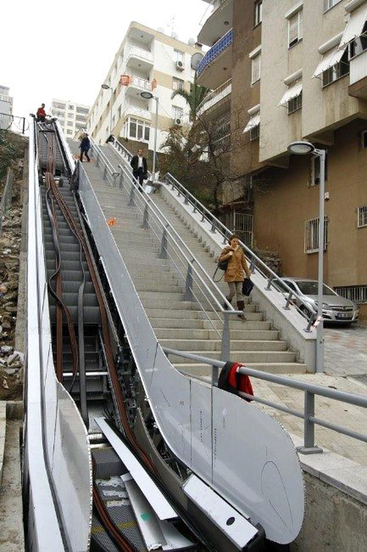 İzmir'in Sokaklarına Yürüyen Merdiven
